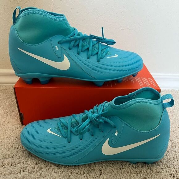 Nike Phantom Luna Club II Soccer Cleats FG/MG - Picture 1 of 9